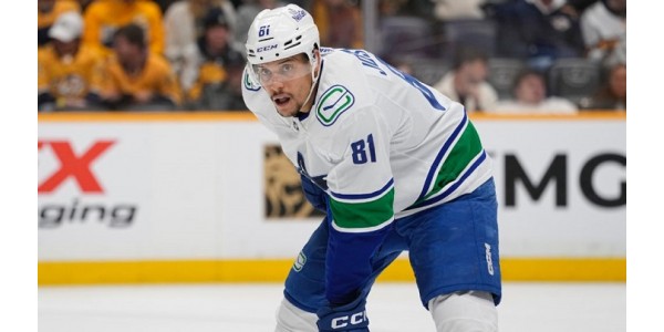 Dakota Joshua konečně po 11 letech získal dres Toronto Maple Leafs s číslem 81 Dakota Joshua konečně po 11 letech získal dres Toronto Maple Leafs s číslem 81
